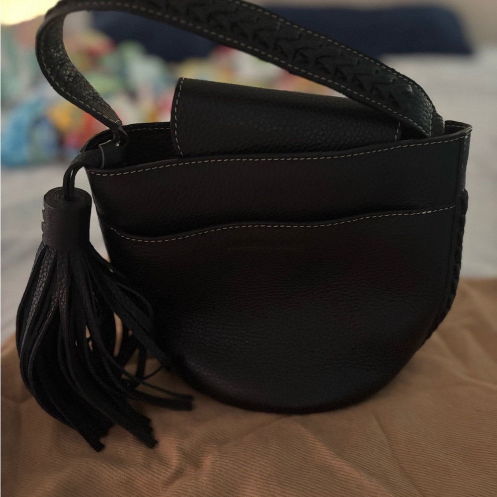 Daniella Ortiz bucket bag/ crossbody - Picture 2 of 5